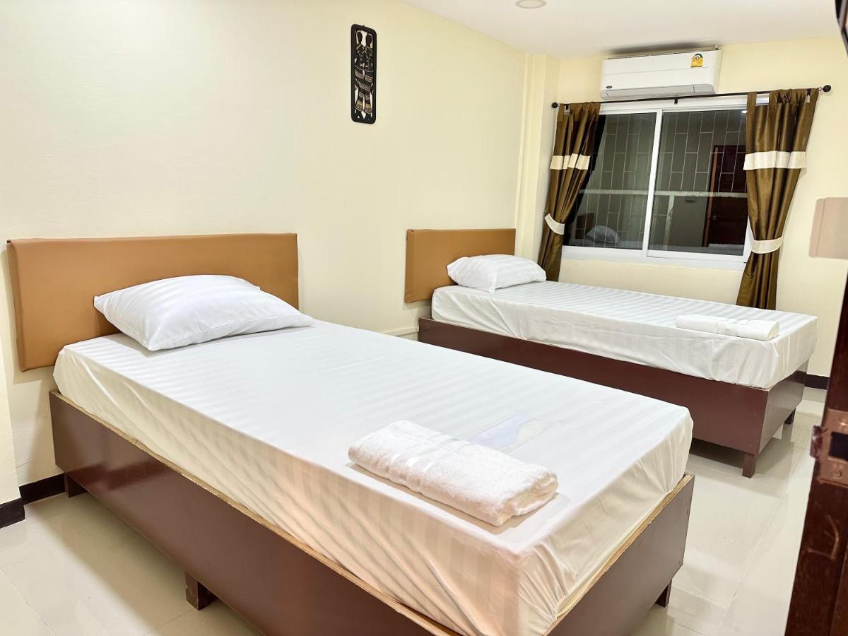 Baan At Khaosan Hostel Bangkok Exterior photo