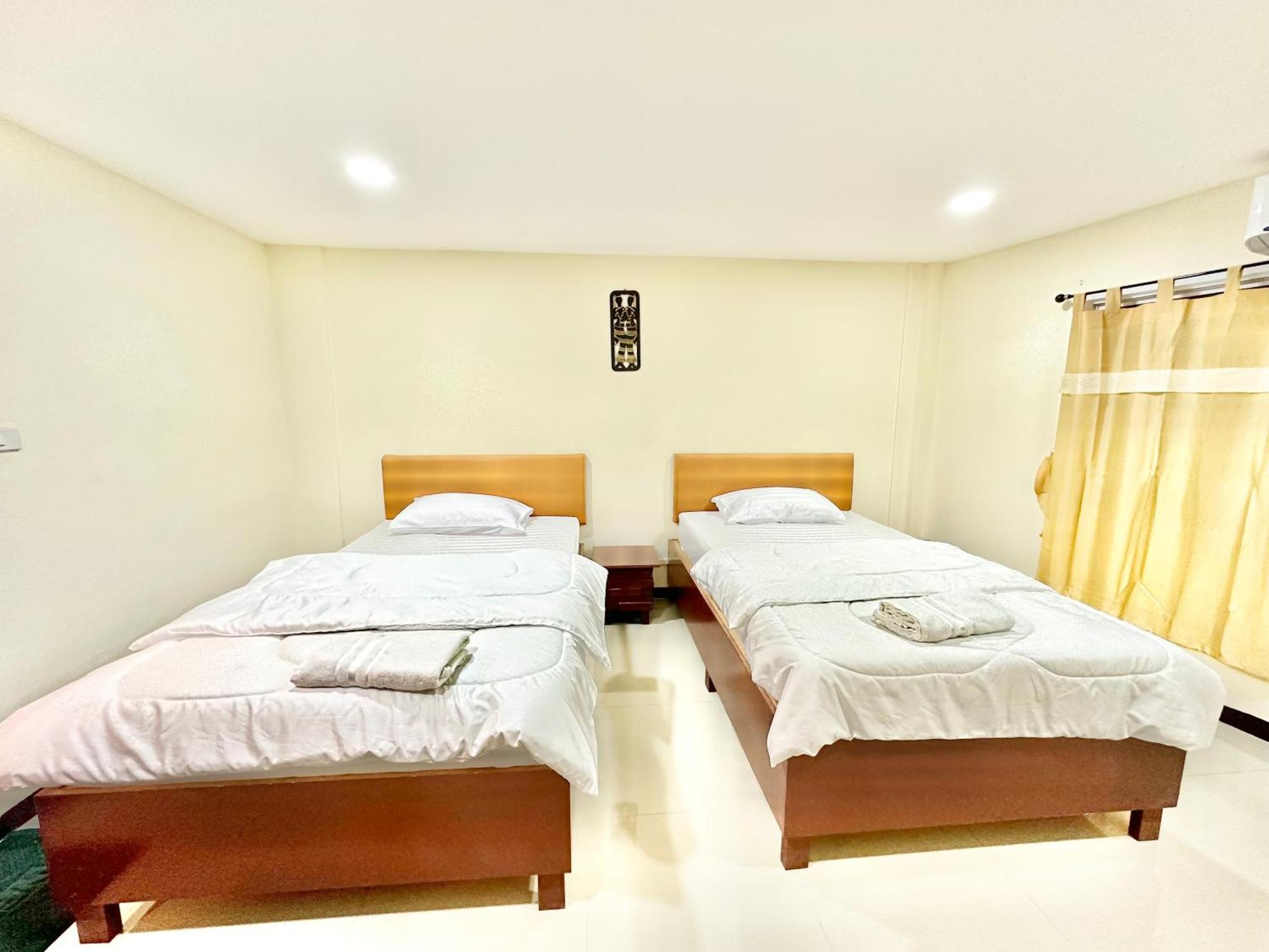 Baan At Khaosan Hostel Bangkok Exterior photo