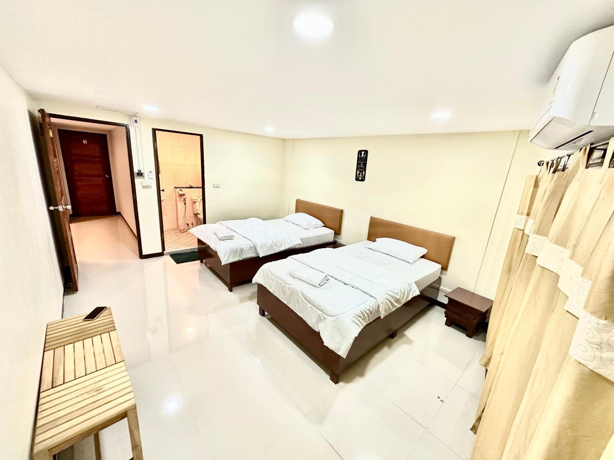 Baan At Khaosan Hostel Bangkok Exterior photo